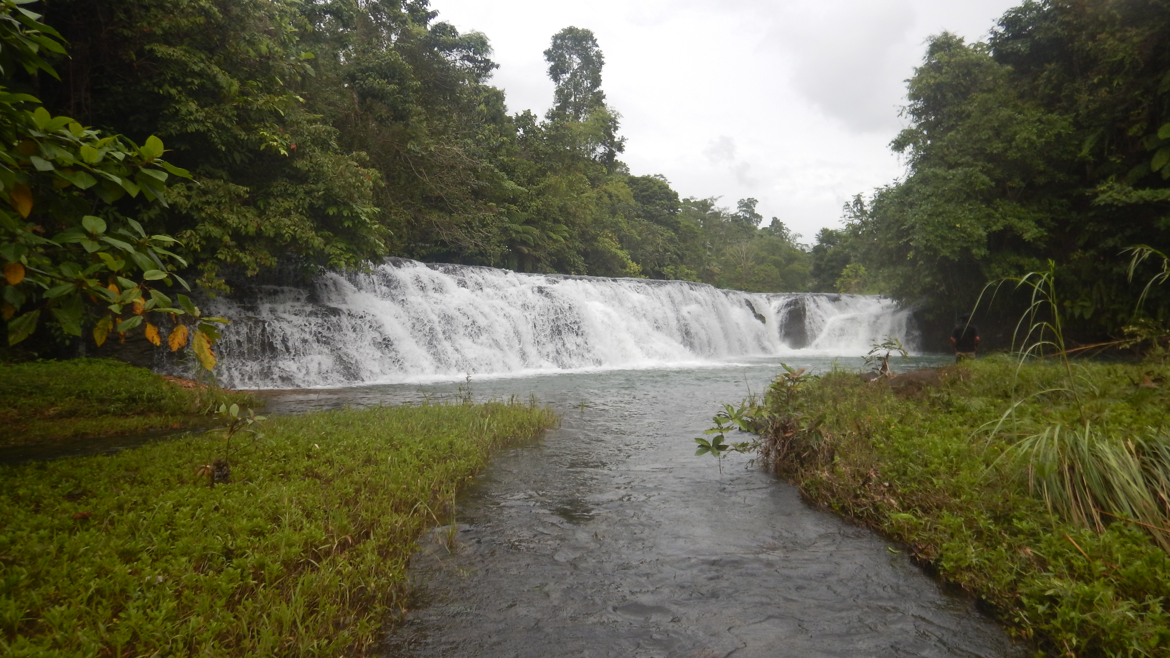 <b class="font-bara"><i class="bi bi-geo-fill h4"></i> MENDEZONA FALLS</b> <br/>